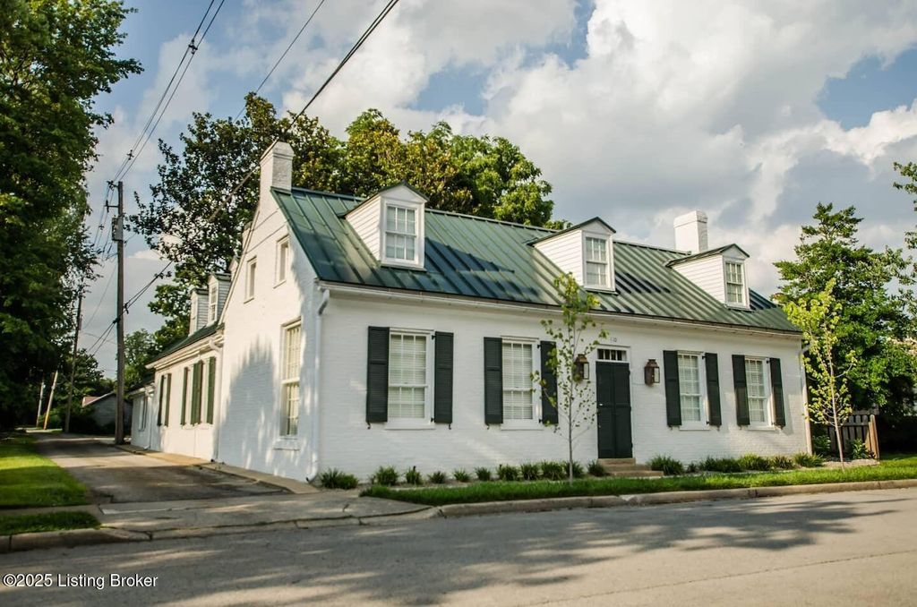 Photo of 110 E Brashear Ave, Bardstown, KY 40004 (MLS # 1712548)