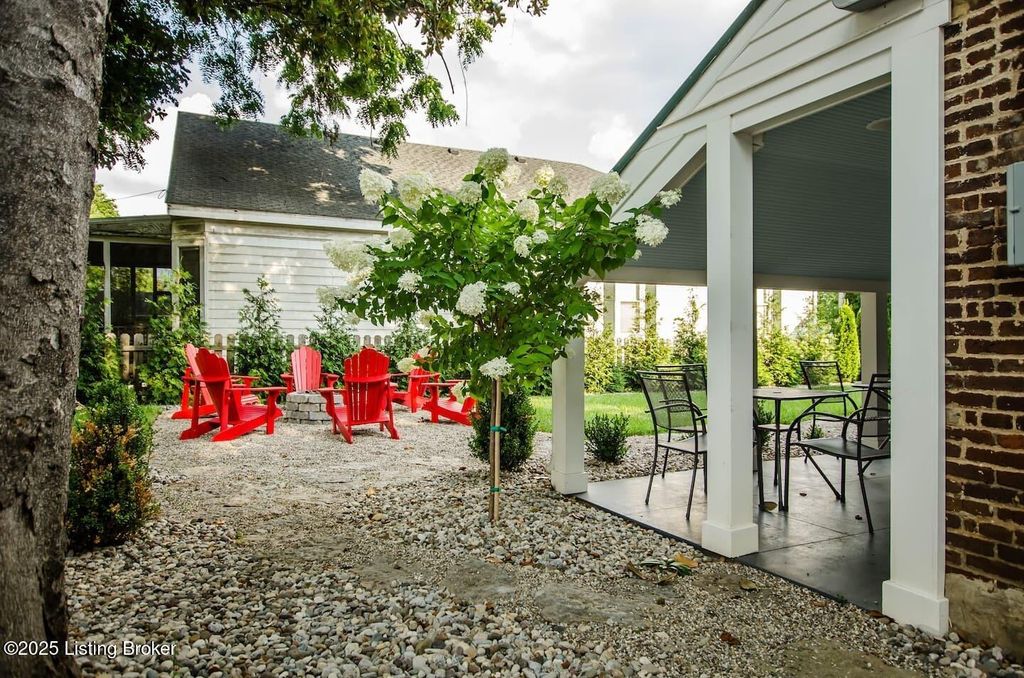 Photo of 110 E Brashear Ave, Bardstown, KY 40004 (MLS # 1712548)