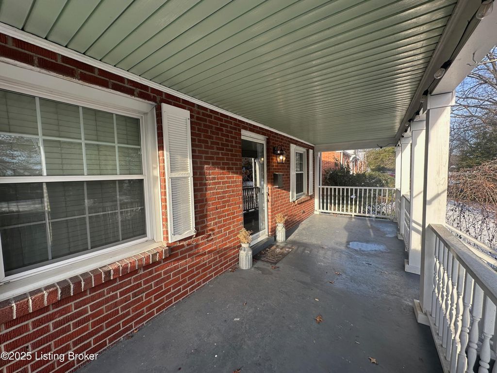 Photo of 332 E Esplanade Ave, Louisville, KY 40214 (MLS # 1705384)