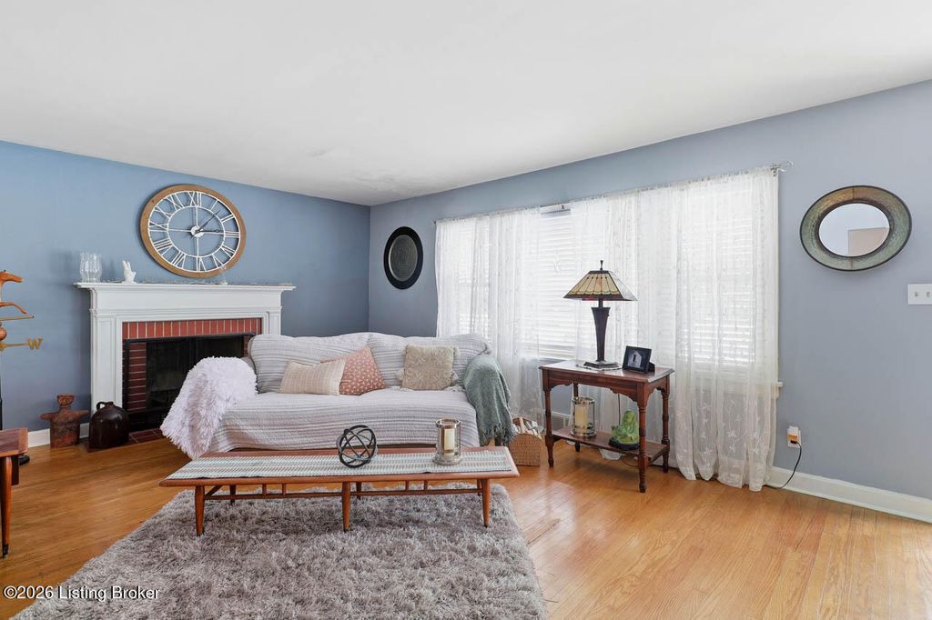 Photo of 2624 Meadow Dr, Louisville, KY 40220 (MLS # 1708540)