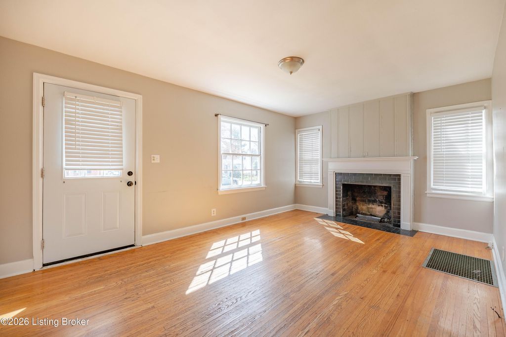 Photo of 122 Bonner Ave, Louisville, KY 40207 (MLS # 1711927)