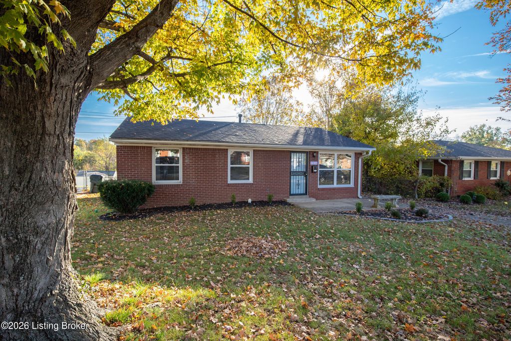 Photo of 3607 Saint Edwards Dr, Jeffersontown, KY 40299 (MLS # 1715324)
