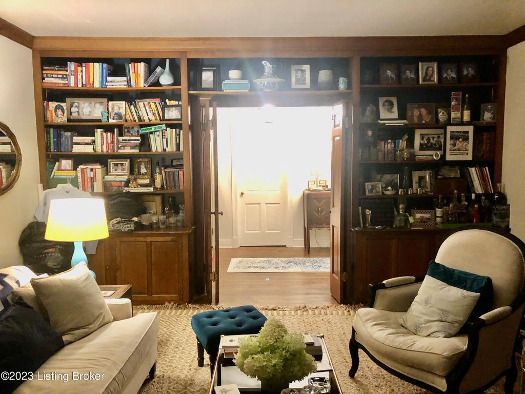 Photo of 11900 Spring Garden Ln, Anchorage, KY 40223 (MLS # 1714217)