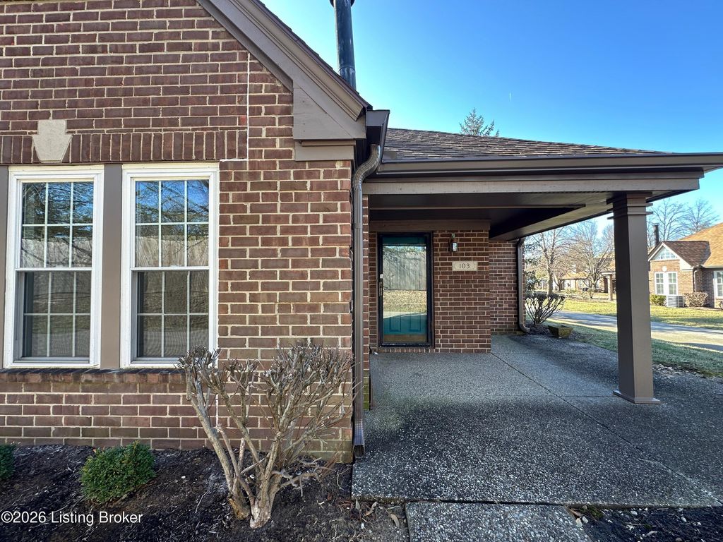 Photo of 103 Eastbridge Ct #103, Louisville, KY 40223 (MLS # 1708257)
