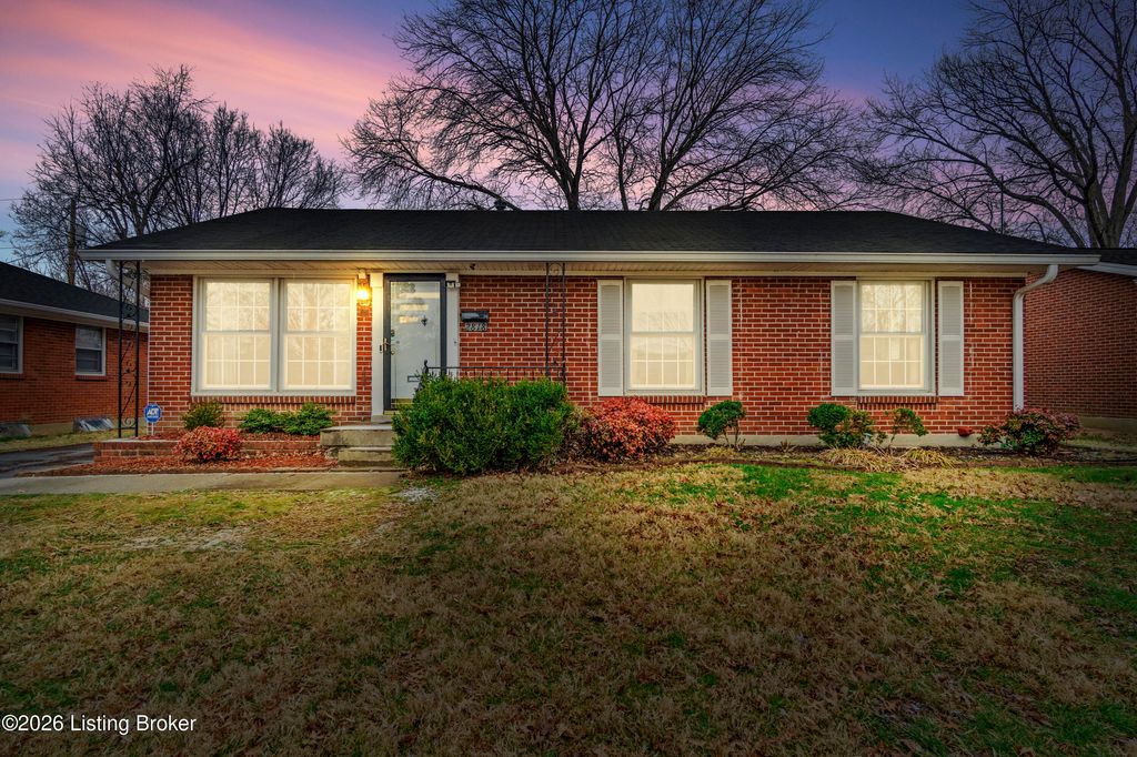 Photo of 2818 Tyson Pl, Louisville, KY 40218 (MLS # 1707658)