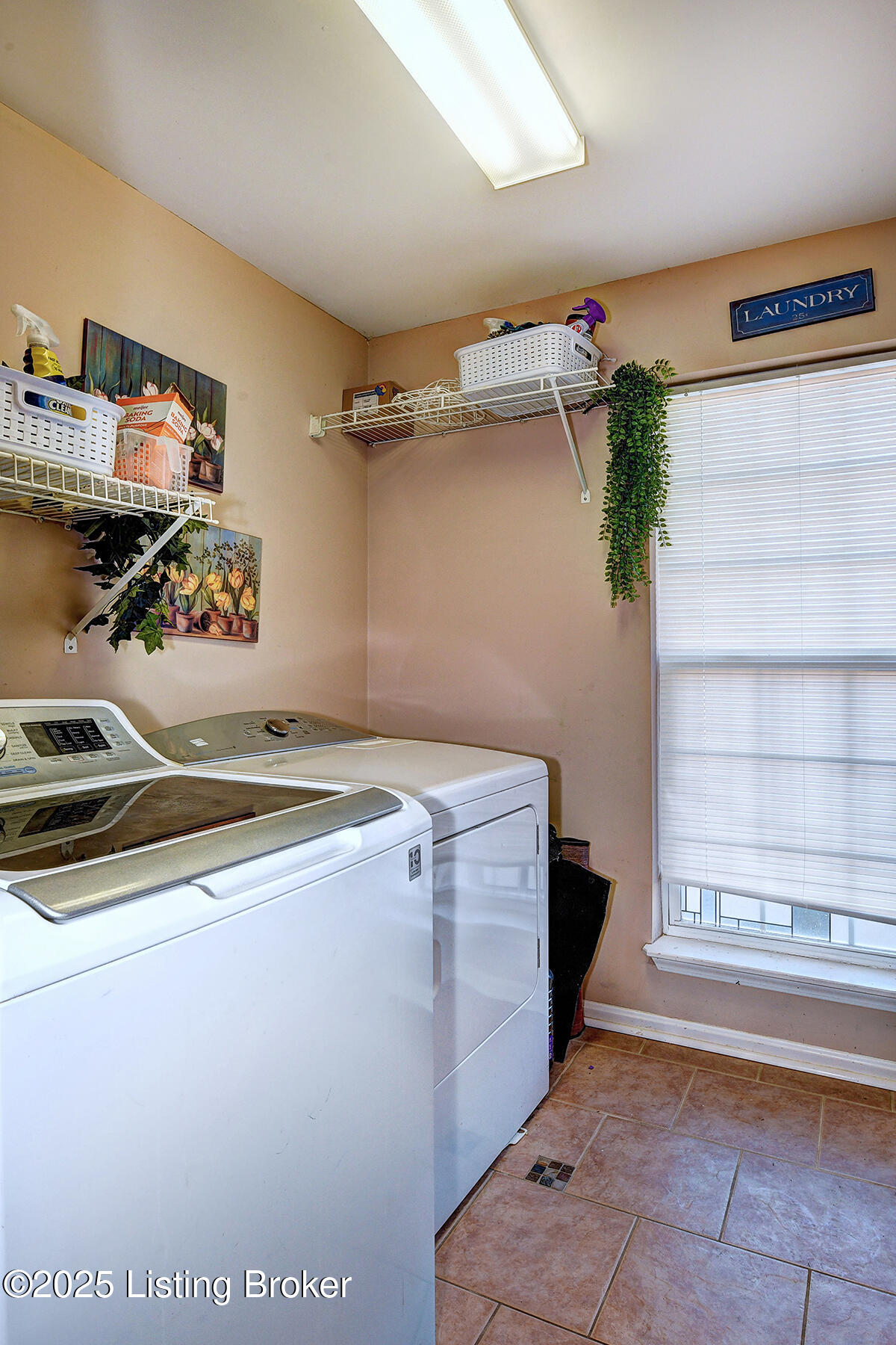 4314 Meadowbend Way, Louisville, Kentucky image 7
