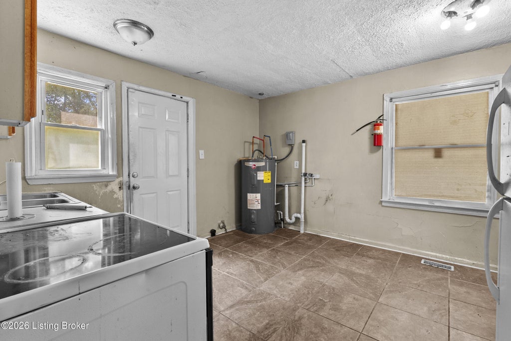 Photo of 3431 Glendale Ave, Louisville, KY 40215 (MLS # 1729140)