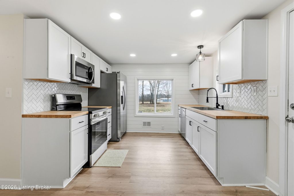 Photo of 960 Brownsboro Rd, Pendleton, KY 40055 (MLS # 1707873)