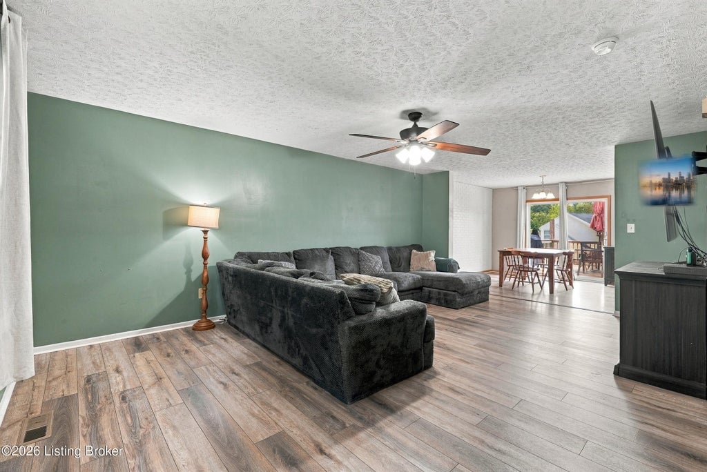 Photo of 10323 Arbor Oak Dr, Louisville, KY 40229 (MLS # 1732760)