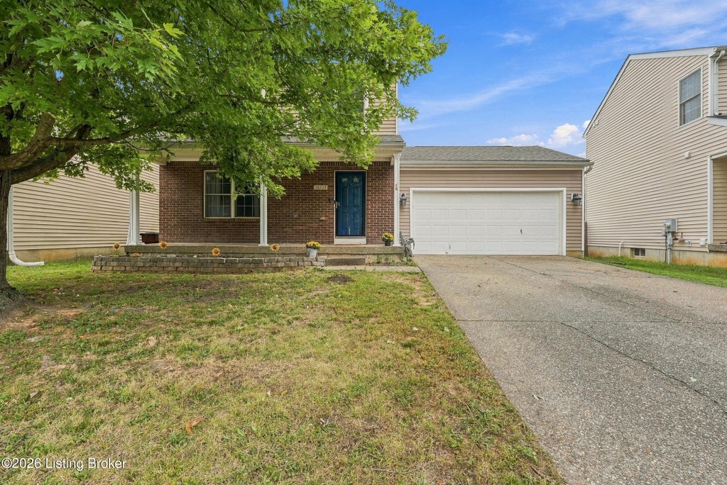 Photo of 10323 Arbor Oak Dr, Louisville, KY 40229 (MLS # 1732760)