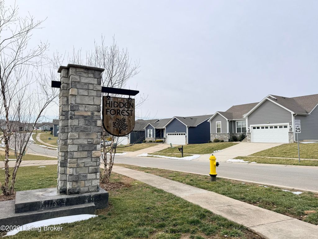 Photo of 6411 Meadow Creek Ct, Louisville, KY 40229 (MLS # 1709070)