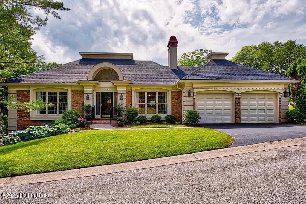 Photo of 1112 Chamberlain Hill Rd, Louisville, KY 40207 (MLS # 1720373)