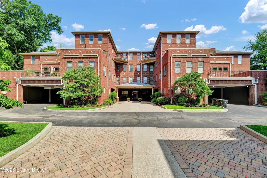Photo of 2001 Lancashire Ave #207, Louisville, KY 40205 (MLS # 1721161)