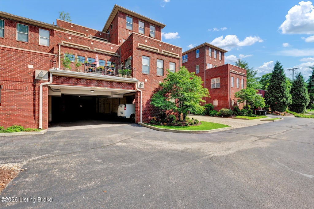 Photo of 2001 Lancashire Ave #207, Louisville, KY 40205 (MLS # 1721161)