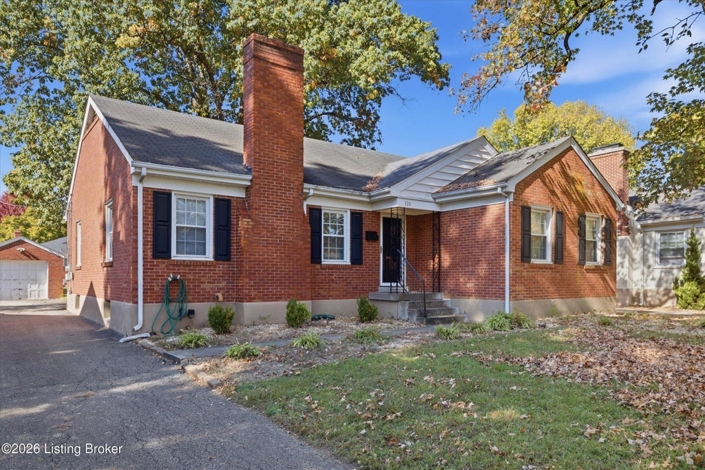 Photo of 320 Ring Rd, Louisville, KY 40207 (MLS # 1733238)