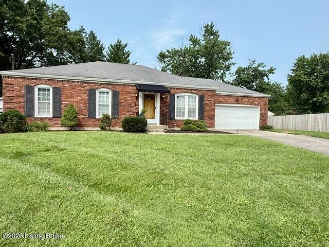 Photo of 2206 Renown Dr, Jeffersontown, KY 40299 (MLS # 1727563)