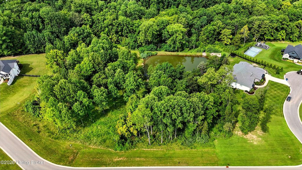 Photo of 5504 Farmhouse Dr, Crestwood, KY 40014 (MLS # 1695308)