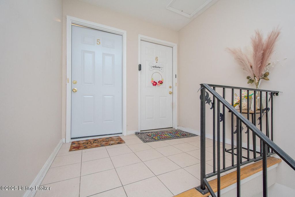 Photo of 729 N Hite Ave #APT 5, Louisville, KY 40206 (MLS # 1711987)