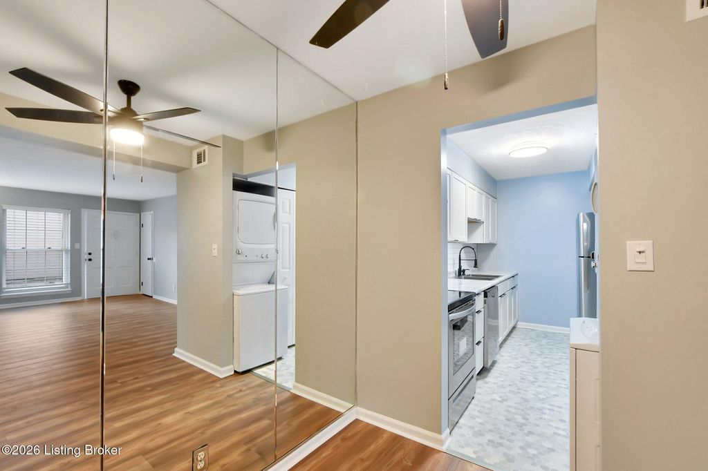 Photo of 1962 Goldsmith Ln # C1, Louisville, KY 40218 (MLS # 1706132)