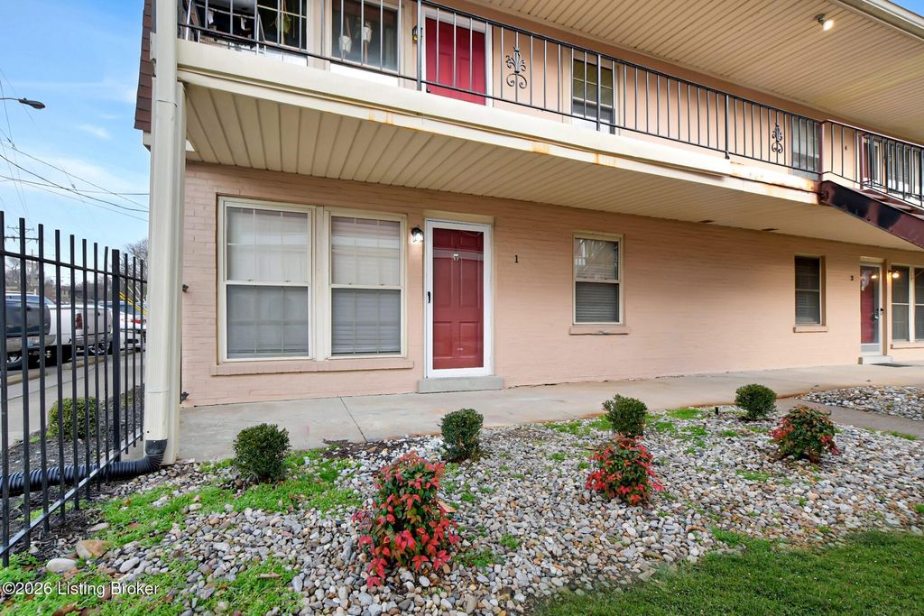 Photo of 1962 Goldsmith Ln # C1, Louisville, KY 40218 (MLS # 1706132)