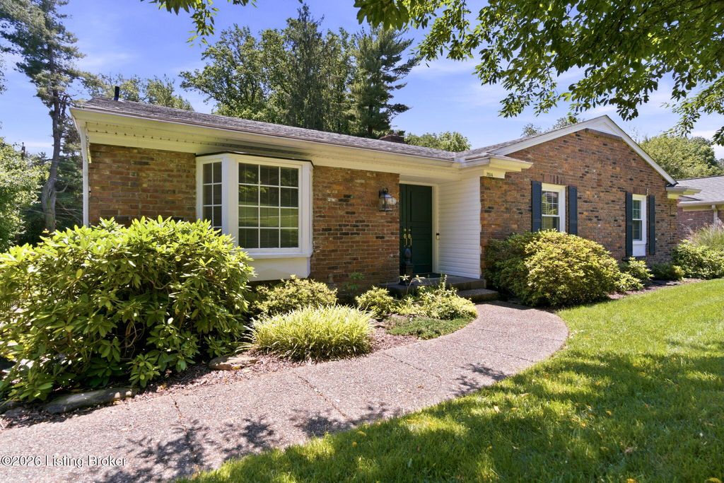 Photo of 7814 Crown Top Rd, Louisville, KY 40241 (MLS # 1718771)