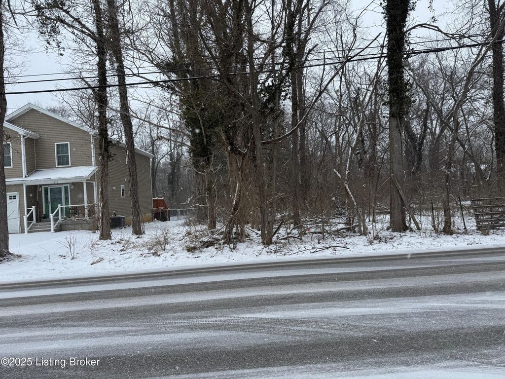 Photo of 1311 Ormsby Ln, Lyndon, KY 40222 (MLS # 1712287)