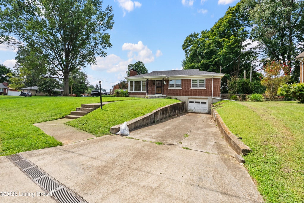 Photo of 8201 Denise Dr, Louisville, KY 40219 (MLS # 1727266)