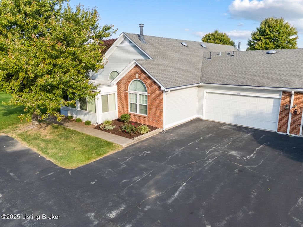 Photo of 3806 Village Green Dr, Louisville, KY 40299 (MLS # 1701975)