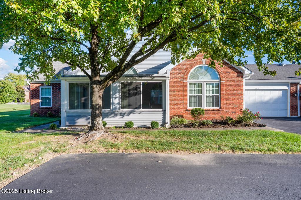 Photo of 3806 Village Green Dr, Louisville, KY 40299 (MLS # 1701975)