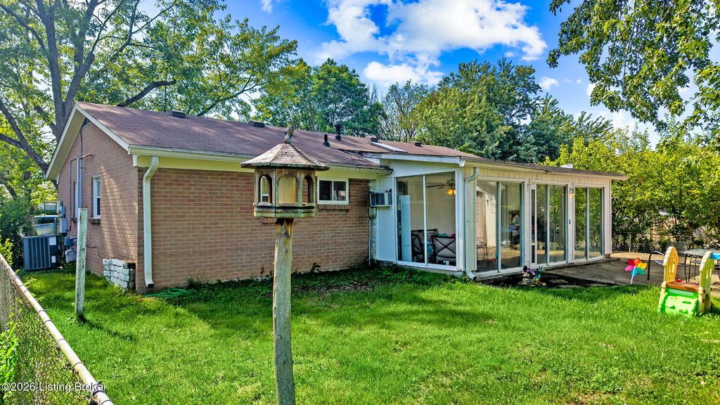 Photo of 7903 Grenelle Dr, Louisville, KY 40228 (MLS # 1722313)