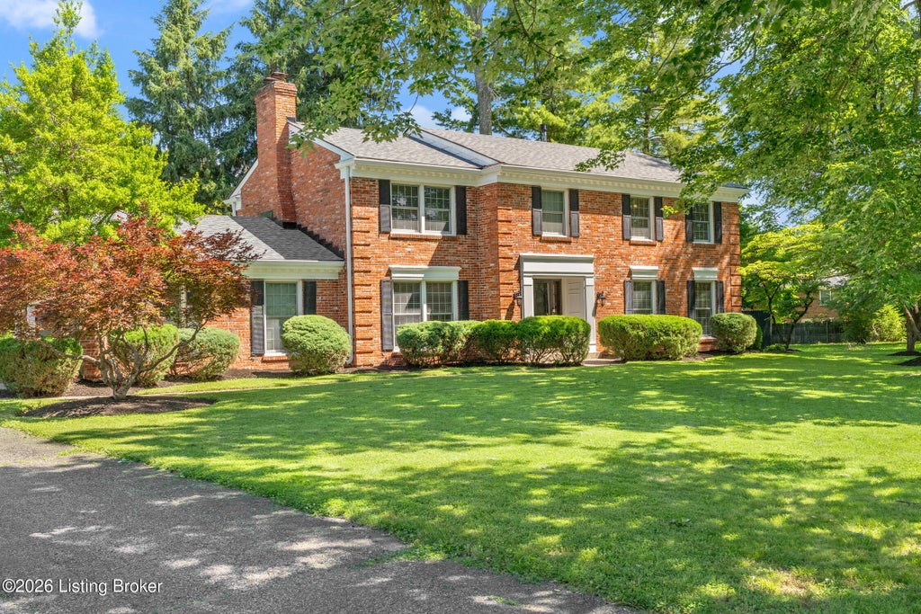 Photo of 5905 Grayson Ct, Louisville, KY 40222 (MLS # 1727949)