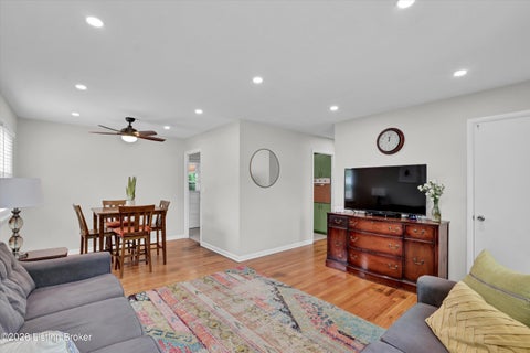 Tiny photo for 3812 Klondike Ln, Louisville, KY 40218 (MLS # 1728965)