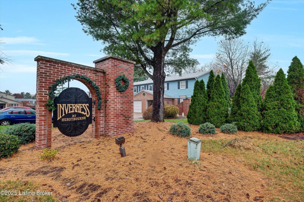 Photo of 1208 Dalmally Ct, Louisville, KY 40222 (MLS # 1704711)