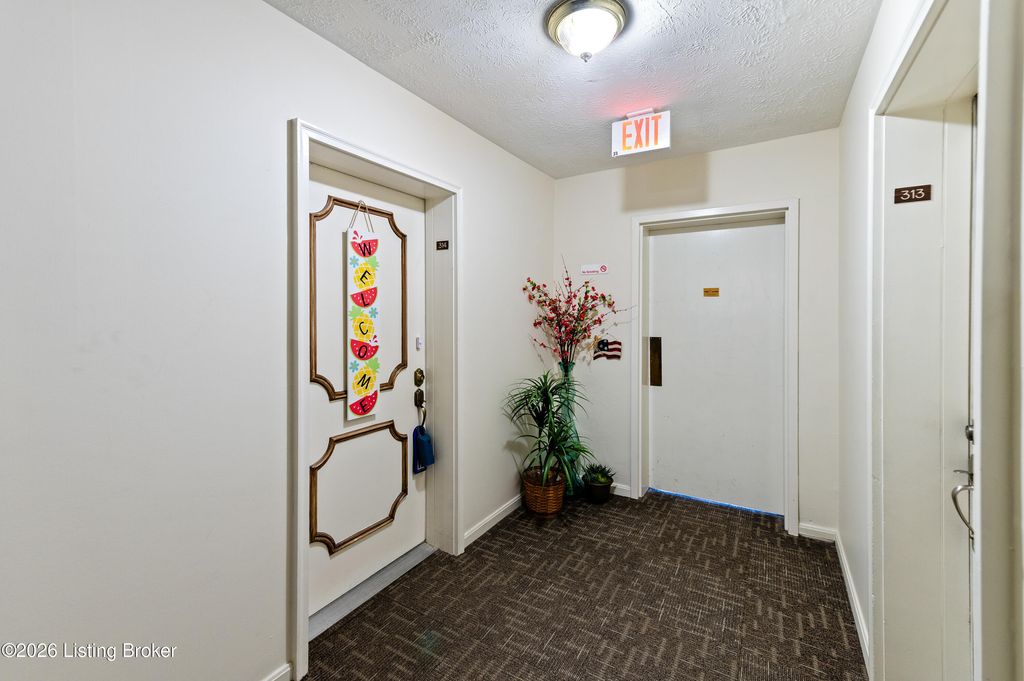 Photo of 314 El Conquistador Pl, Louisville, KY 40220 (MLS # 1718300)