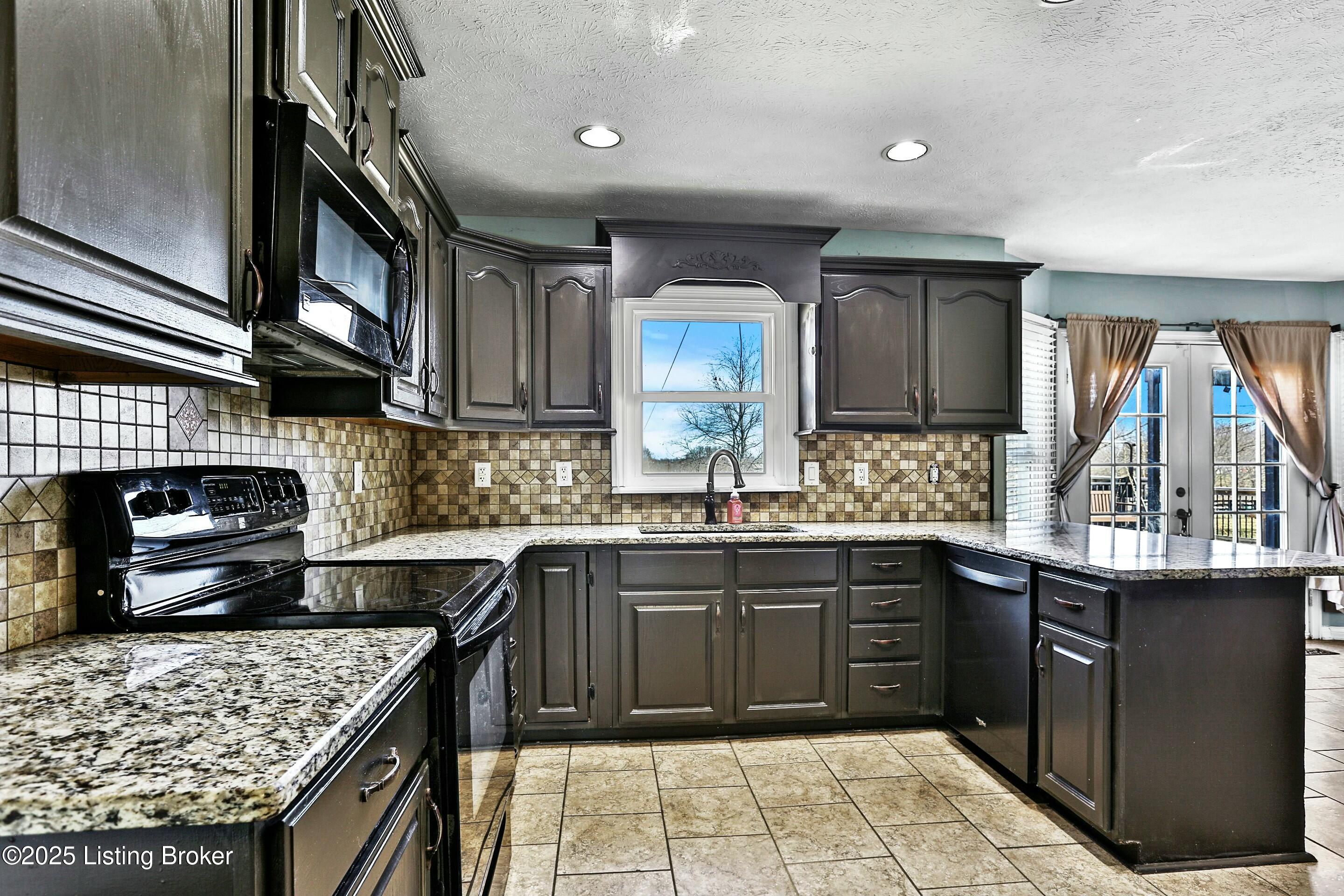 562 Christianburg Rd, Shelbyville, Kentucky image 7