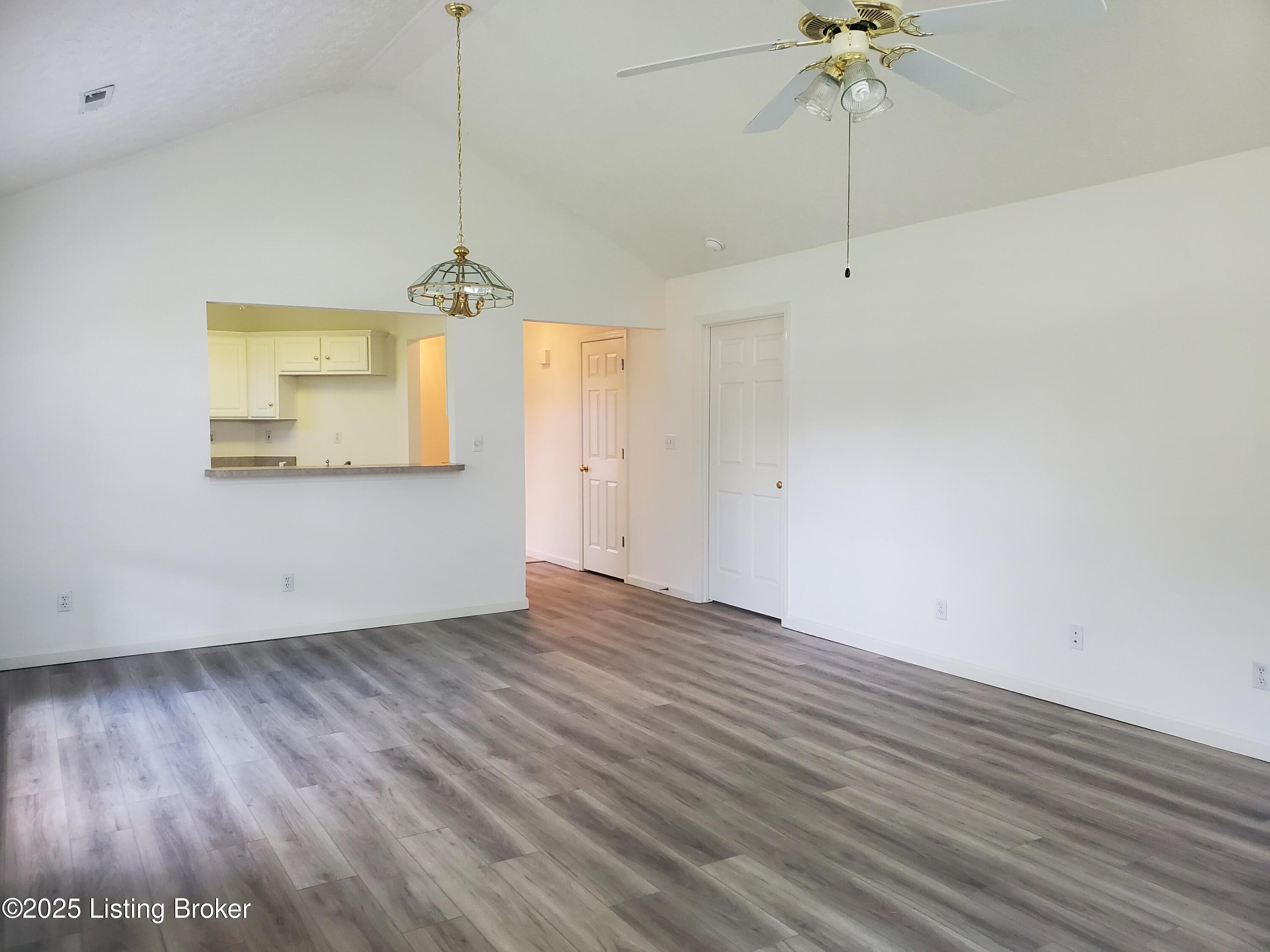 10532 Monticello Forest Cir, Louisville, Kentucky image 5