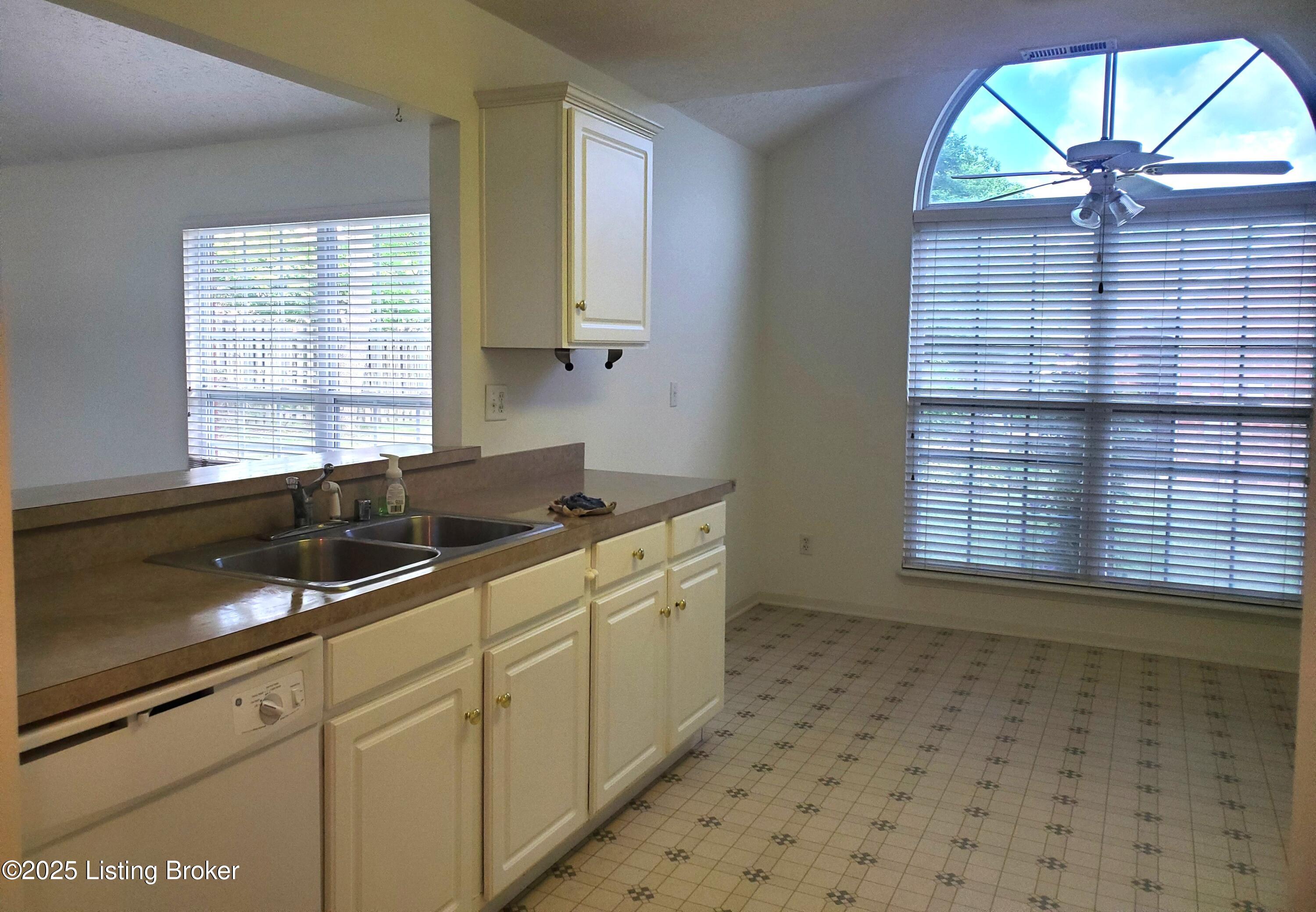 10532 Monticello Forest Cir, Louisville, Kentucky image 6