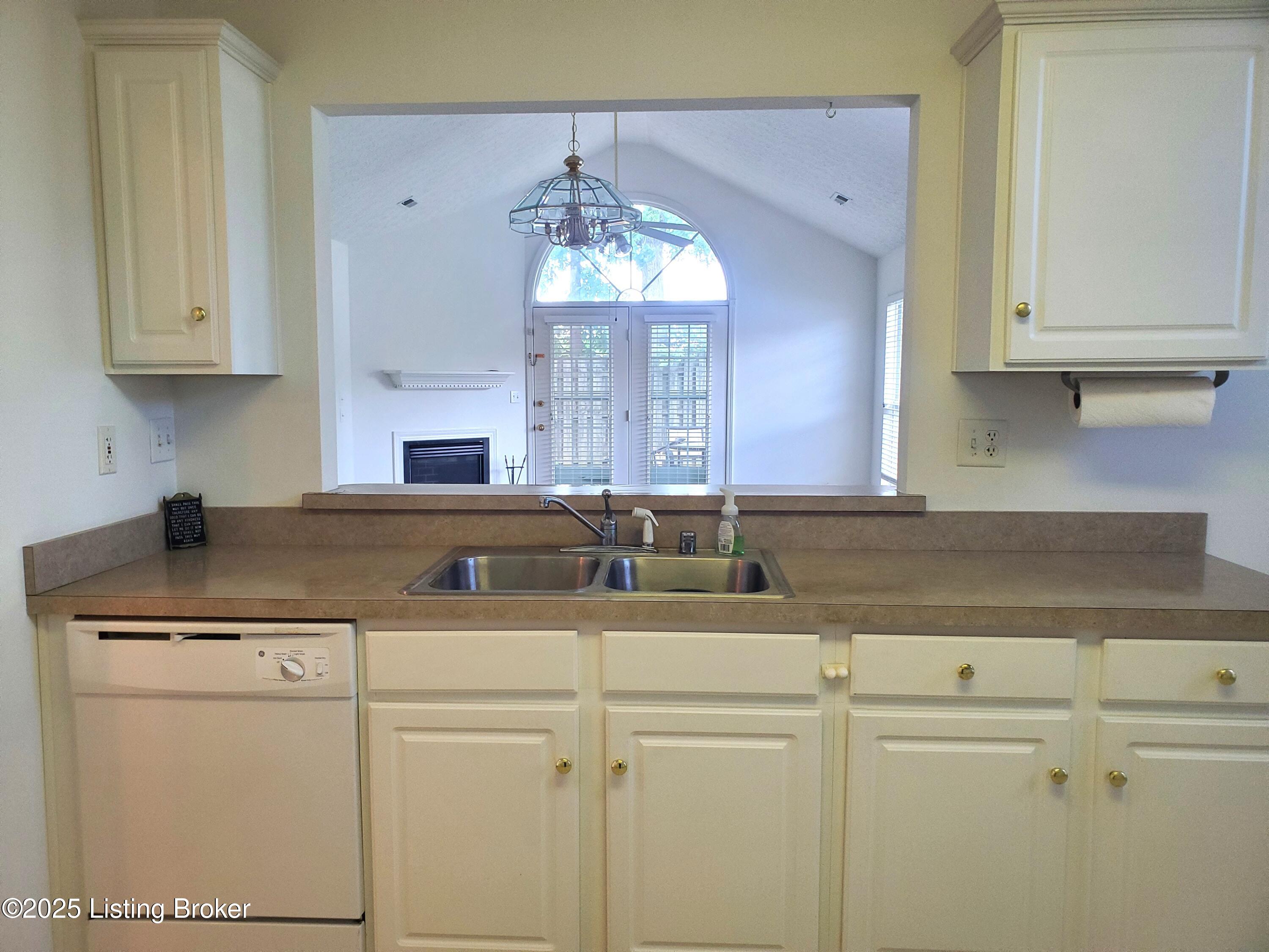 10532 Monticello Forest Cir, Louisville, Kentucky image 7