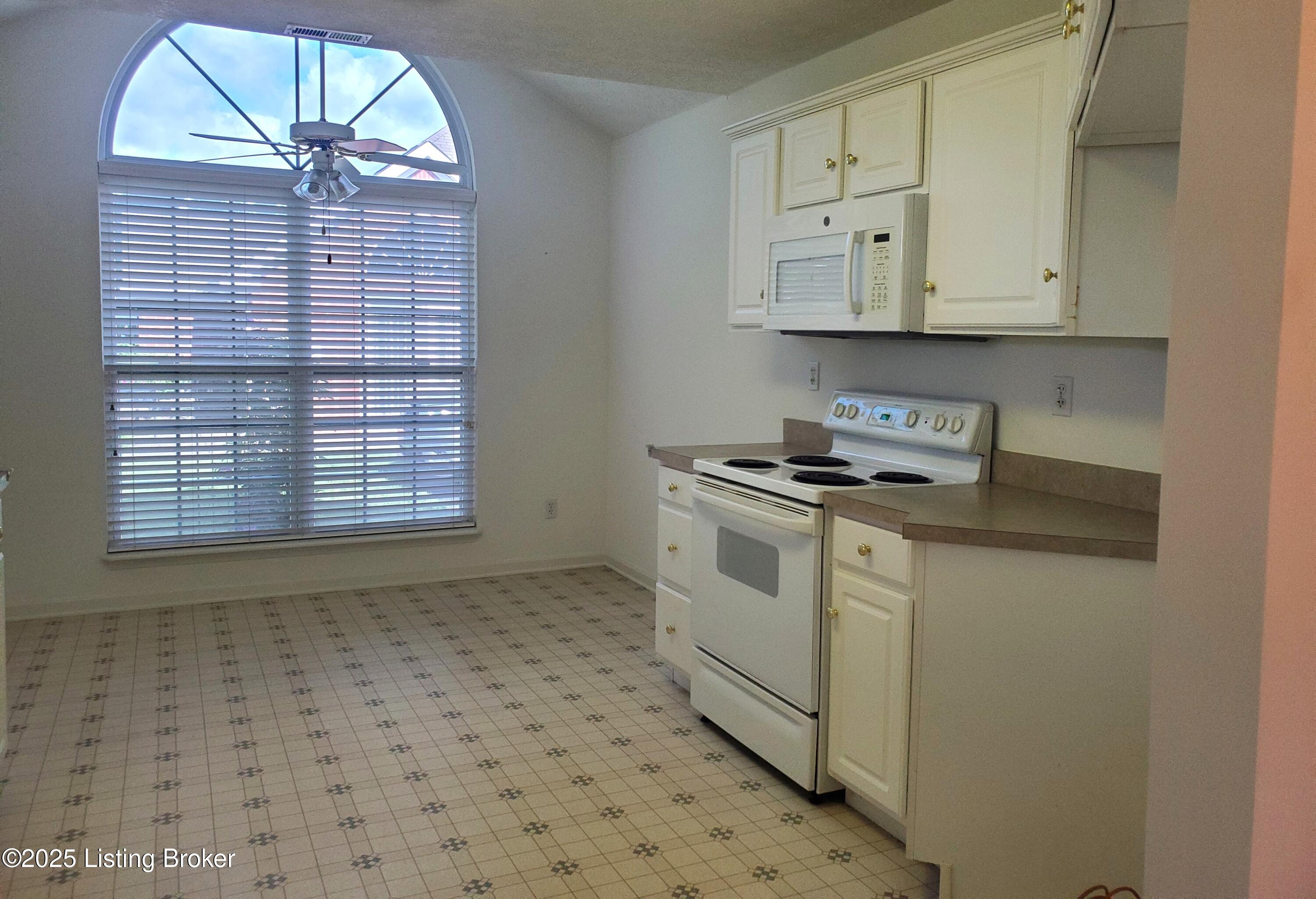 10532 Monticello Forest Cir, Louisville, Kentucky image 9