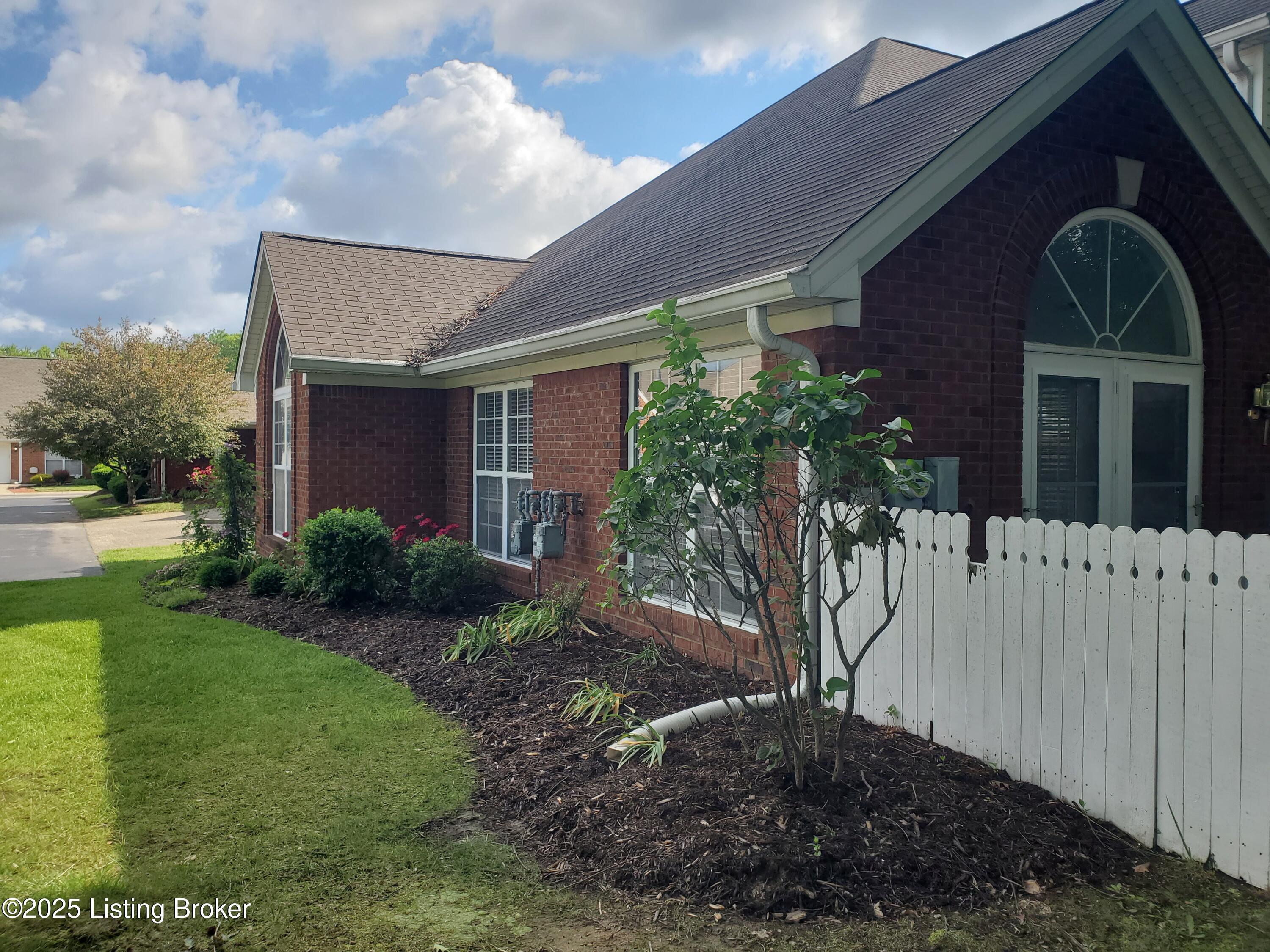 10532 Monticello Forest Cir, Louisville, Kentucky image 3