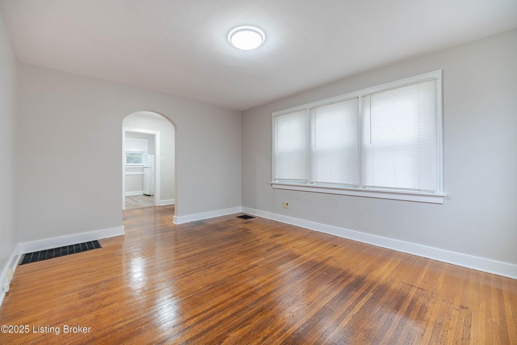 Photo of 837 Delor Ave, Louisville, KY 40217 (MLS # 1705266)