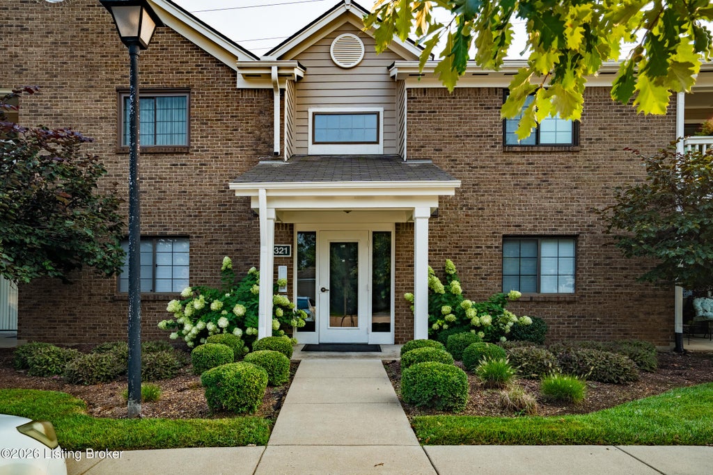Photo of 321 Piatt Pl #104, Louisville, KY 40223 (MLS # 1725037)