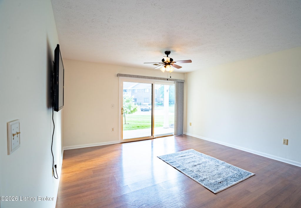 Photo of 321 Piatt Pl #104, Louisville, KY 40223 (MLS # 1725037)