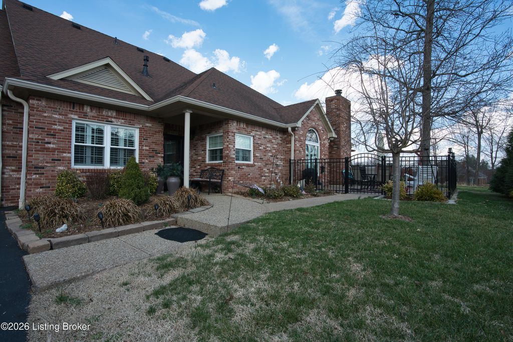 Photo of 10111 Sea Pines Ct, Louisville, KY 40291 (MLS # 1710822)