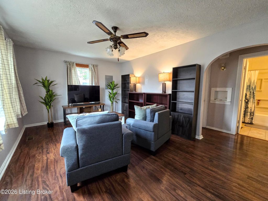 Photo of 5565 Bruce Ave, Louisville, KY 40214 (MLS # 1707055)