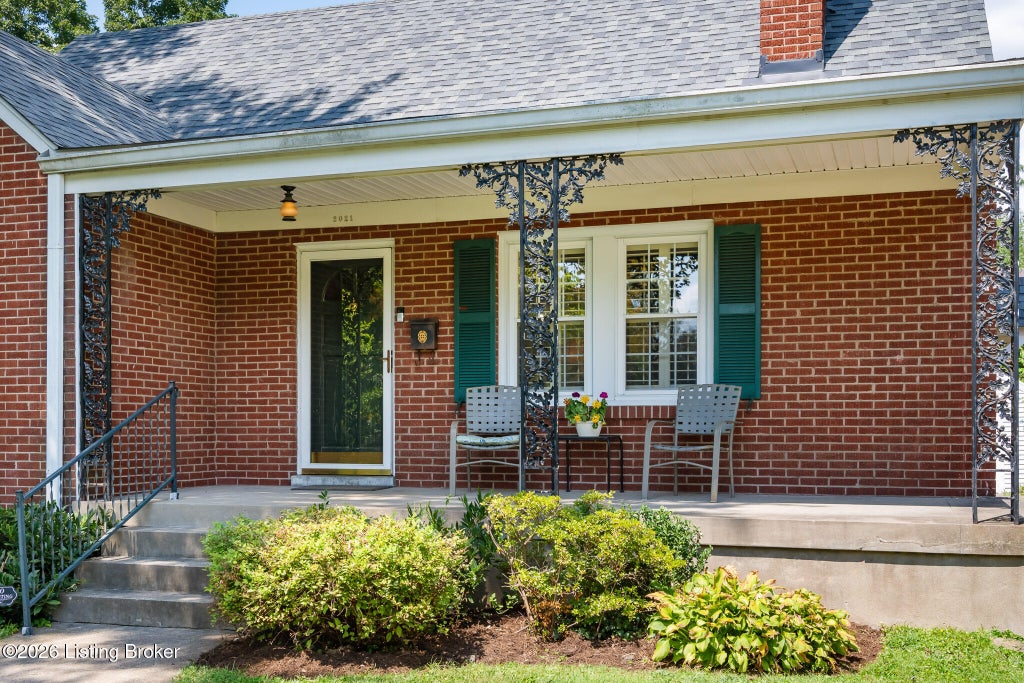 Photo of 2021 Winston Ave, Louisville, KY 40205 (MLS # 1730036)