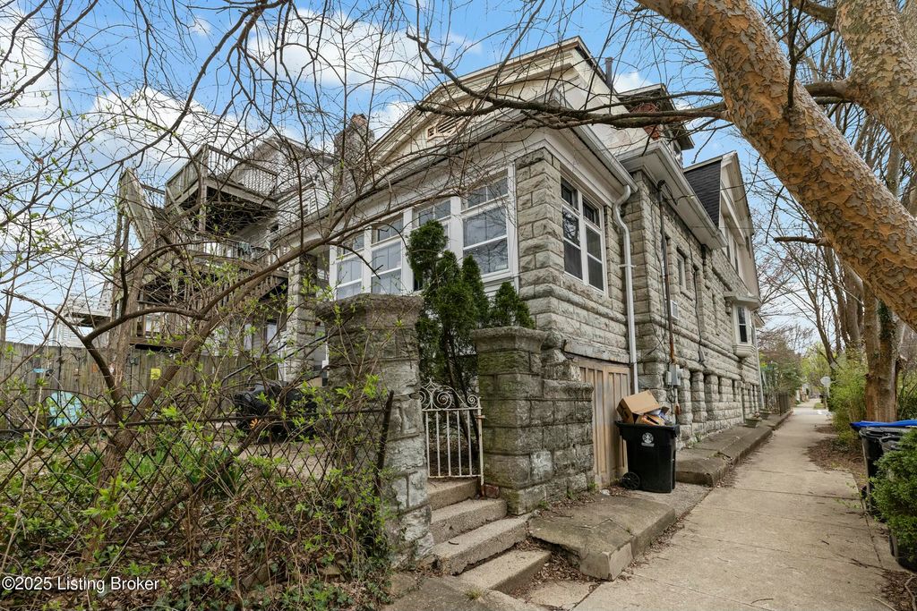 Photo of 1401 E Breckinridge St, Louisville, KY 40204 (MLS # 1709477)