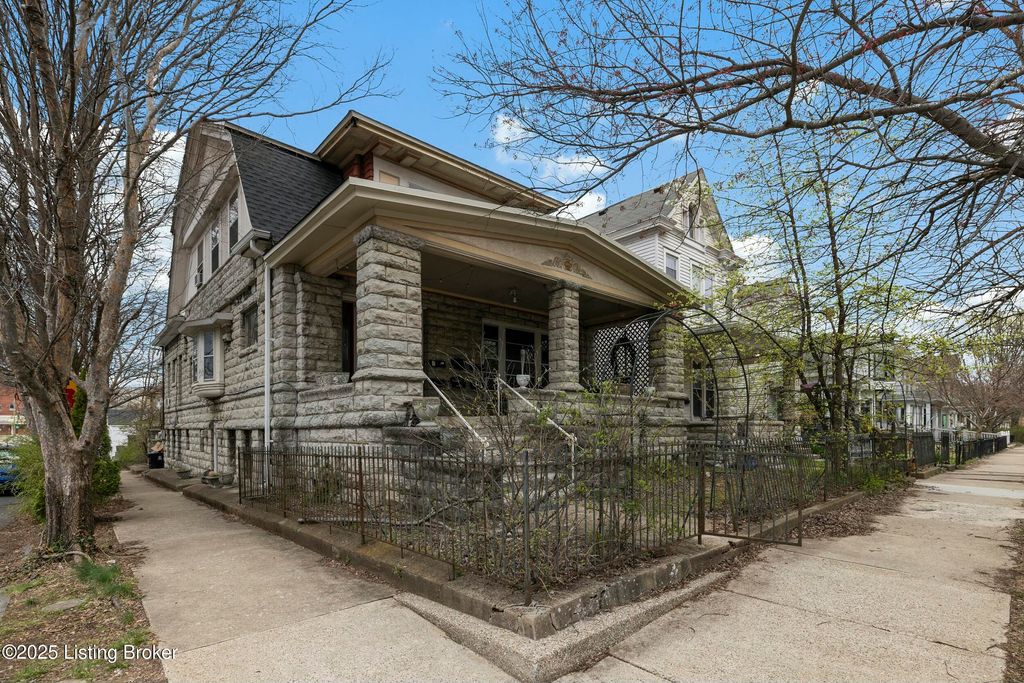 Photo of 1401 E Breckinridge St, Louisville, KY 40204 (MLS # 1709477)