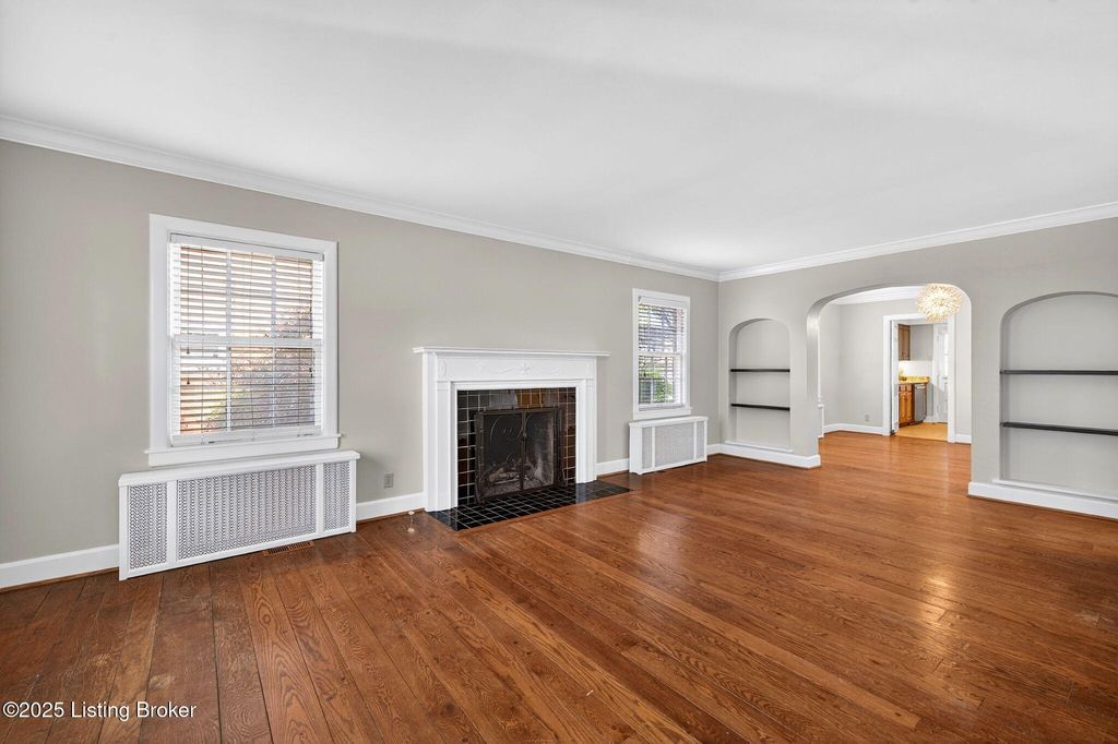 Photo of 2325 Broadmeade Rd #1, Seneca Gardens, KY 40205 (MLS # 1715937)