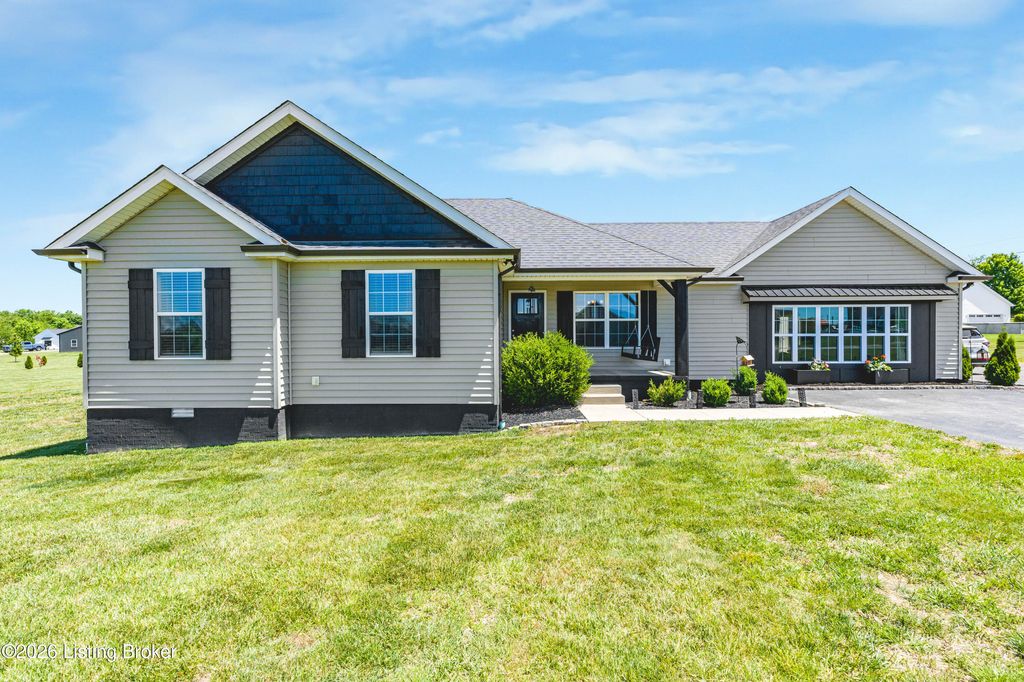 Photo of 62 Bluegrass Dr, Smiths Grove, KY 42171 (MLS # 1717839)